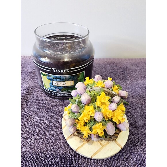 VINEYARD Yankee Candle Black Band ORIGINAL 14.5oz WHITE‎ LABEL & Flower Topper - Picture 1 of 16